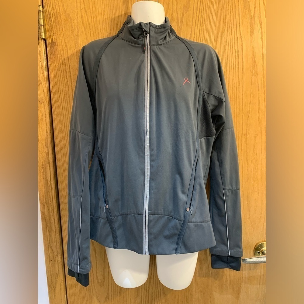 Medium Running Room Fit Wear Jacket breast cancer ribbon